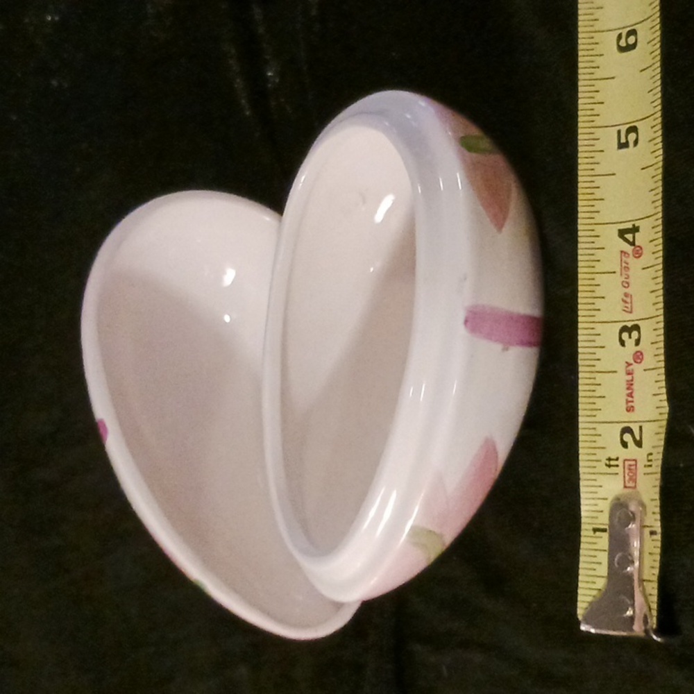 Painted Porcelain Egg Box - Picture 2 of 6